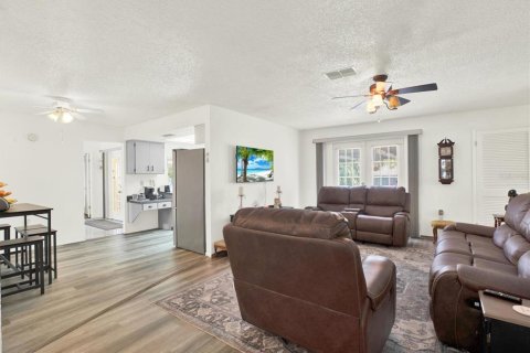 House in Spring Hill, Florida 3 bedrooms, 180.04 sq.m. № 1608959 - photo 14