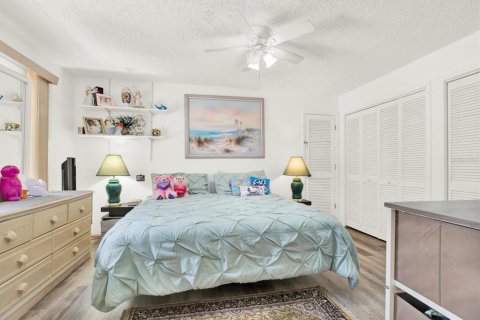 House in Spring Hill, Florida 3 bedrooms, 180.04 sq.m. № 1608959 - photo 21