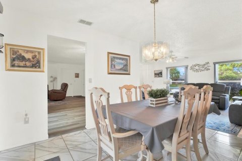 House in Spring Hill, Florida 3 bedrooms, 180.04 sq.m. № 1608959 - photo 11