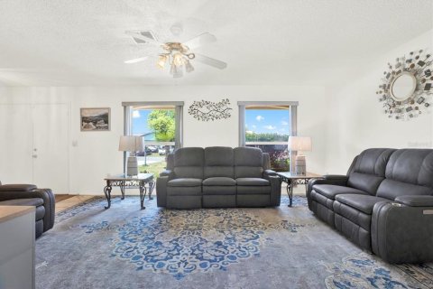 House in Spring Hill, Florida 3 bedrooms, 180.04 sq.m. № 1608959 - photo 8