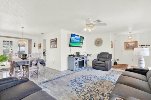House in Spring Hill, Florida 3 bedrooms, 180.04 sq.m. № 1608959 - photo 7