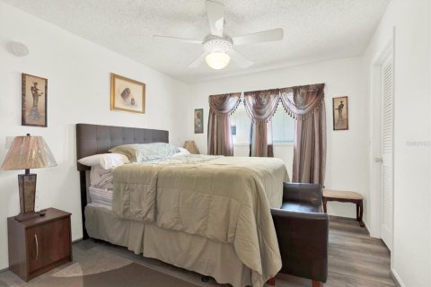 House in Spring Hill, Florida 3 bedrooms, 180.04 sq.m. № 1608959 - photo 19