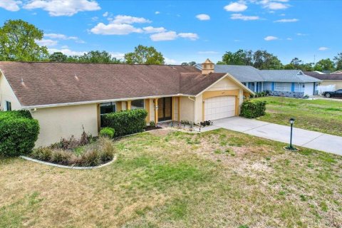 House in Spring Hill, Florida 3 bedrooms, 180.04 sq.m. № 1608959 - photo 1