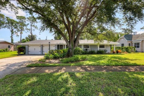 House in Bradenton, Florida 4 bedrooms, 185.25 sq.m. № 1893672 - photo 1