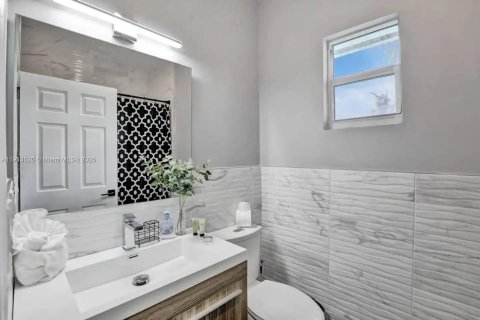 Casa en venta en Hollywood, Florida, 8 dormitorios, 473.52 m2 № 1968617 - foto 21