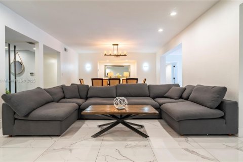 Casa en venta en Hollywood, Florida, 8 dormitorios, 473.52 m2 № 1968617 - foto 7