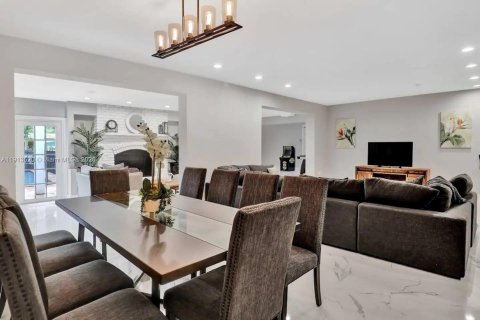 Casa en venta en Hollywood, Florida, 8 dormitorios, 473.52 m2 № 1968617 - foto 23