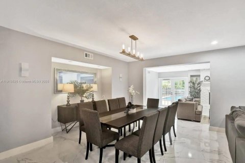 Casa en venta en Hollywood, Florida, 8 dormitorios, 473.52 m2 № 1968617 - foto 18