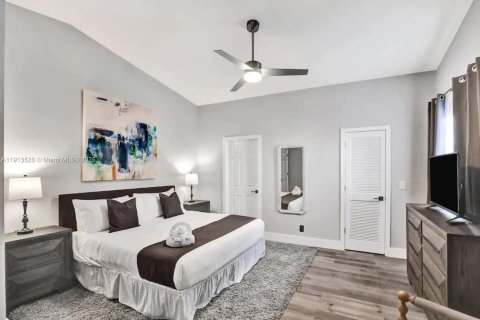 Casa en venta en Hollywood, Florida, 8 dormitorios, 473.52 m2 № 1968617 - foto 28