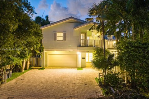 Casa en venta en Hollywood, Florida, 8 dormitorios, 473.52 m2 № 1968617 - foto 1