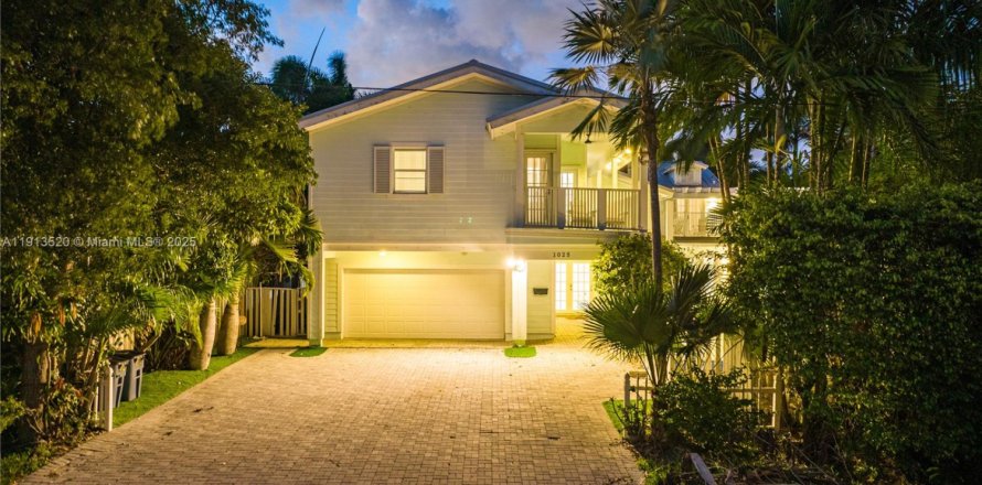 Casa en Hollywood, Florida 8 dormitorios, 473.52 m2 № 1968617