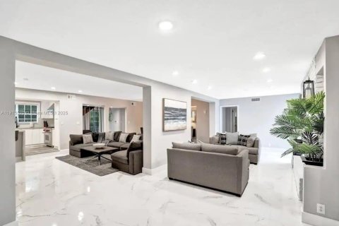 Casa en venta en Hollywood, Florida, 8 dormitorios, 473.52 m2 № 1968617 - foto 11