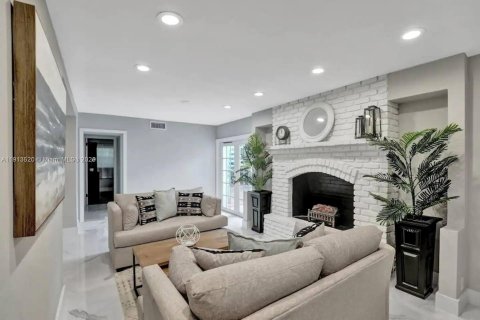 Casa en venta en Hollywood, Florida, 8 dormitorios, 473.52 m2 № 1968617 - foto 16