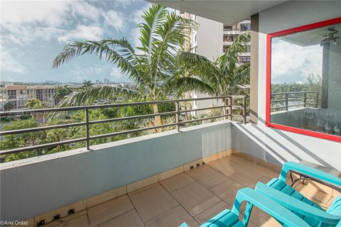 Copropriété à louer à Hallandale Beach, Floride: 2 chambres, 130.06 m2 № 1967477 - photo 3