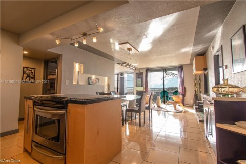 Copropriété à louer à Hallandale Beach, Floride: 2 chambres, 130.06 m2 № 1967477 - photo 9