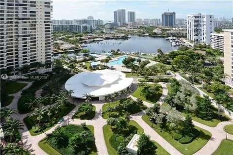 Copropriété à louer à Hallandale Beach, Floride: 2 chambres, 130.06 m2 № 1967477 - photo 29