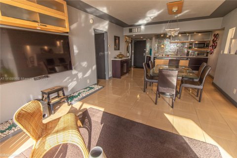 Copropriété à louer à Hallandale Beach, Floride: 2 chambres, 130.06 m2 № 1967477 - photo 5