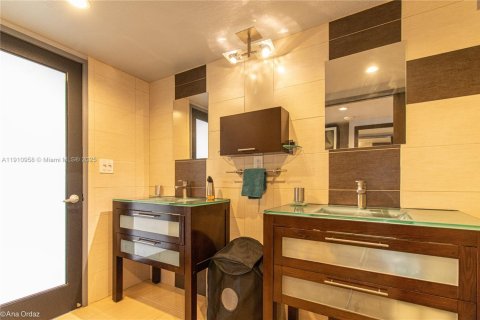 Copropriété à louer à Hallandale Beach, Floride: 2 chambres, 130.06 m2 № 1967477 - photo 18