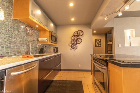 Copropriété à louer à Hallandale Beach, Floride: 2 chambres, 130.06 m2 № 1967477 - photo 12