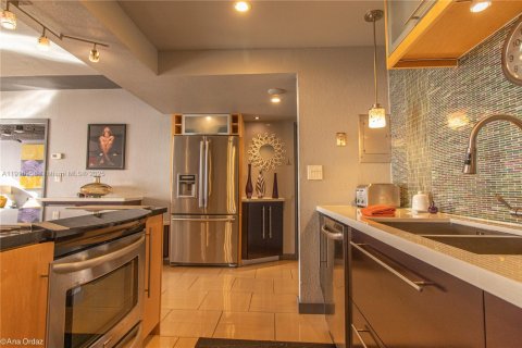 Copropriété à louer à Hallandale Beach, Floride: 2 chambres, 130.06 m2 № 1967477 - photo 14