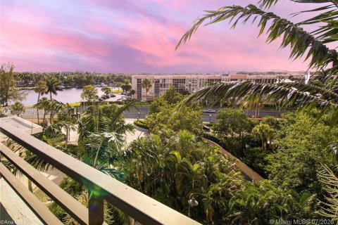 Condo à Hallandale Beach, Floride, 2 chambres  № 1967477