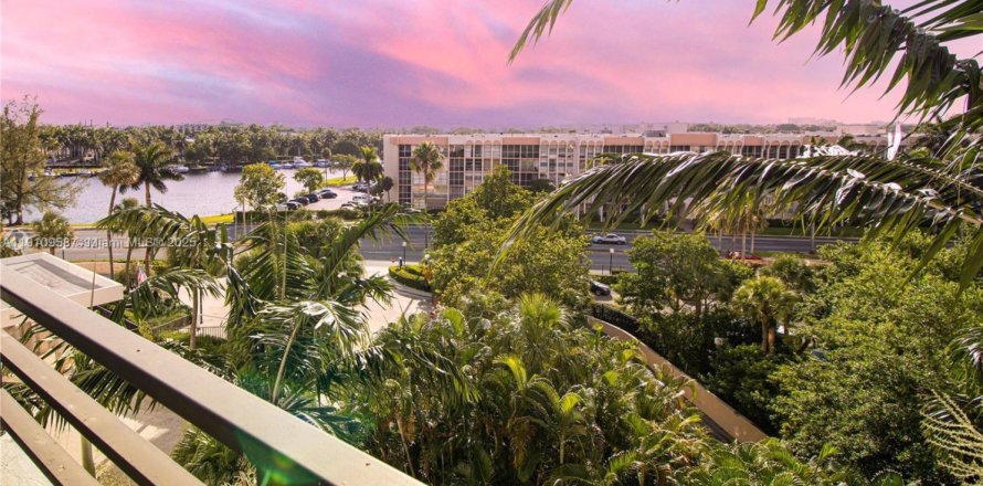 Condo à Hallandale Beach, Floride, 2 chambres  № 1967477