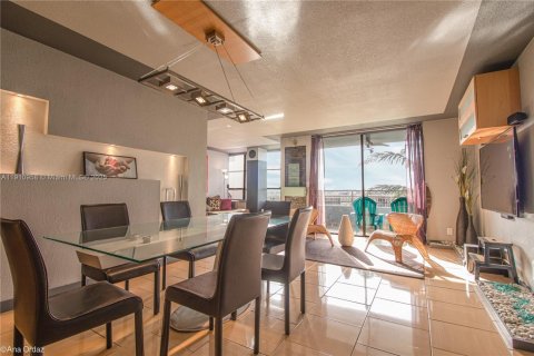 Copropriété à louer à Hallandale Beach, Floride: 2 chambres, 130.06 m2 № 1967477 - photo 8