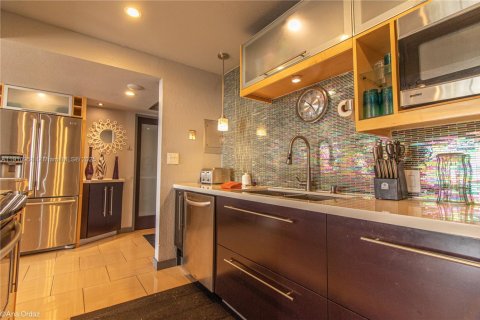 Copropriété à louer à Hallandale Beach, Floride: 2 chambres, 130.06 m2 № 1967477 - photo 11