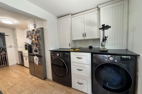 Casa en venta en Fort Lauderdale, Florida, 2 dormitorios, 98.1 m2 № 1977421 - foto 17