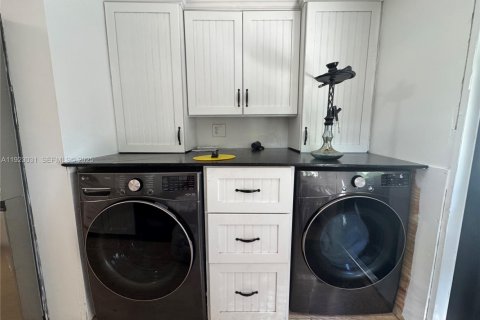 Casa en venta en Fort Lauderdale, Florida, 2 dormitorios, 98.1 m2 № 1977421 - foto 18