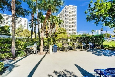Снять в аренду кондоминиум в Халландейл-Бич, Флорида 1 спальня, 88.26м2, № 1963249 - фото 19
