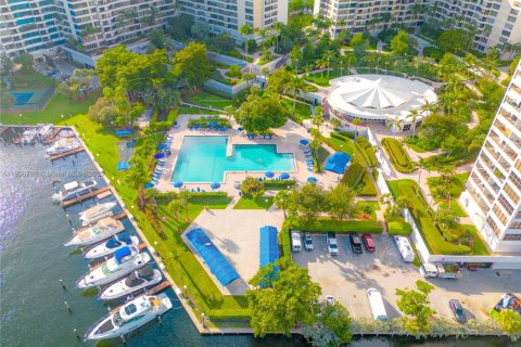 Снять в аренду кондоминиум в Халландейл-Бич, Флорида 1 спальня, 88.26м2, № 1963249 - фото 2