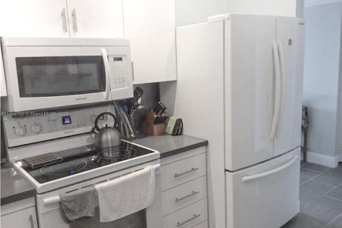 Снять в аренду кондоминиум в Халландейл-Бич, Флорида 1 спальня, 88.26м2, № 1963249 - фото 9