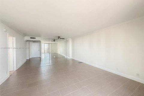 Снять в аренду кондоминиум в Халландейл-Бич, Флорида 1 спальня, 88.26м2, № 1963249 - фото 7