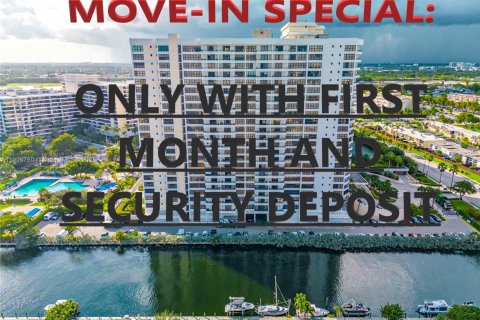 Снять в аренду кондоминиум в Халландейл-Бич, Флорида 1 спальня, 88.26м2, № 1963249 - фото 1