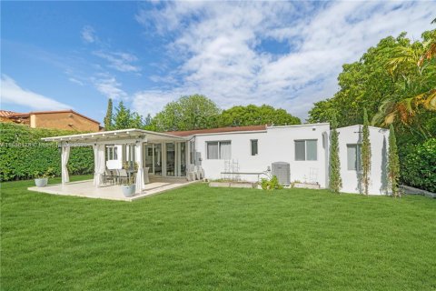 Villa ou maison à louer à Miami Beach, Floride: 3 chambres, 166.76 m2 № 1942244 - photo 1
