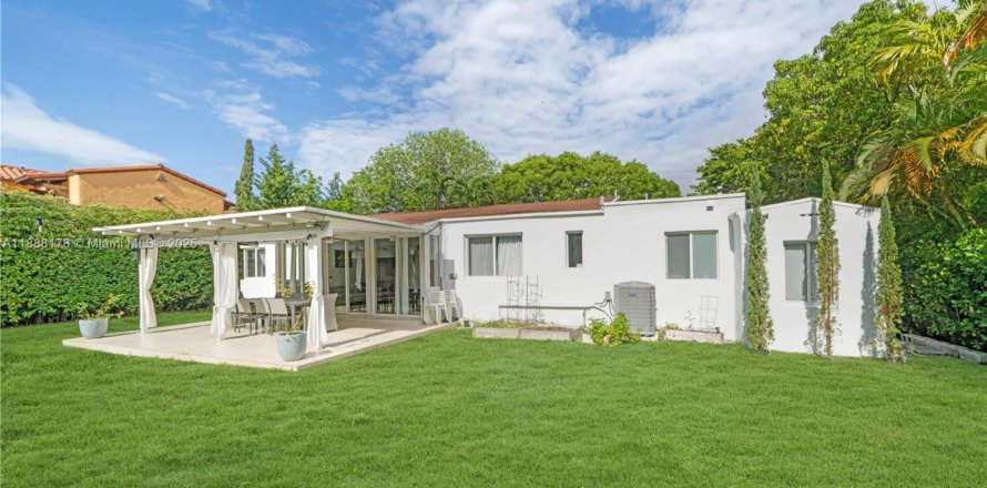 Villa ou maison à Miami Beach, Floride 3 chambres, 166.76 m2 № 1942244