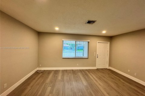 Propiedad comercial en venta en Fort Lauderdale, Florida, 118.45 m2 № 1768886 - foto 15