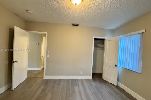 Propiedad comercial en venta en Fort Lauderdale, Florida, 118.45 m2 № 1768886 - foto 19