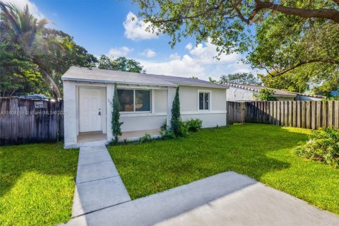 Propiedad comercial en venta en Fort Lauderdale, Florida, 118.45 m2 № 1768886 - foto 1