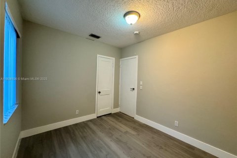 Propiedad comercial en venta en Fort Lauderdale, Florida, 118.45 m2 № 1768886 - foto 20