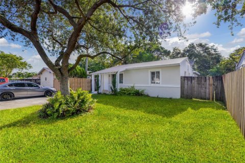Propiedad comercial en venta en Fort Lauderdale, Florida, 118.45 m2 № 1768886 - foto 4