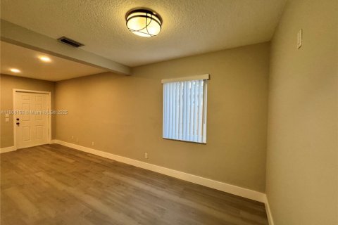 Propiedad comercial en venta en Fort Lauderdale, Florida, 118.45 m2 № 1768886 - foto 16