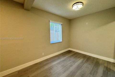 Propiedad comercial en venta en Fort Lauderdale, Florida, 118.45 m2 № 1768886 - foto 17