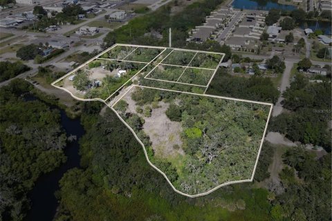 Terrain à Ruskin, Floride № 2358115