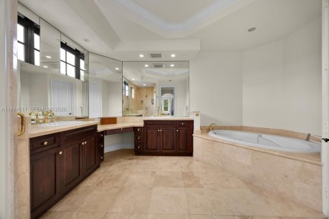 Condominio en venta en Miami, Florida, 4 dormitorios, 465.44 m2 № 2060721 - foto 14