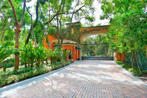 Condo in Miami, Florida, 4 bedrooms  № 2060721