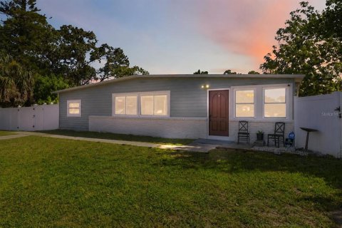 Casa en Saint Petersburg, Florida 3 dormitorios, 101.08 m2 № 2298231
