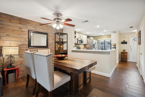Townhouse in Davie, Florida 2 bedrooms, 112.97 sq.m. № 1951538 - photo 17