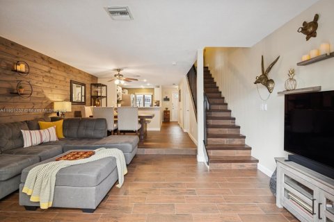 Townhouse in Davie, Florida 2 bedrooms, 112.97 sq.m. № 1951538 - photo 2